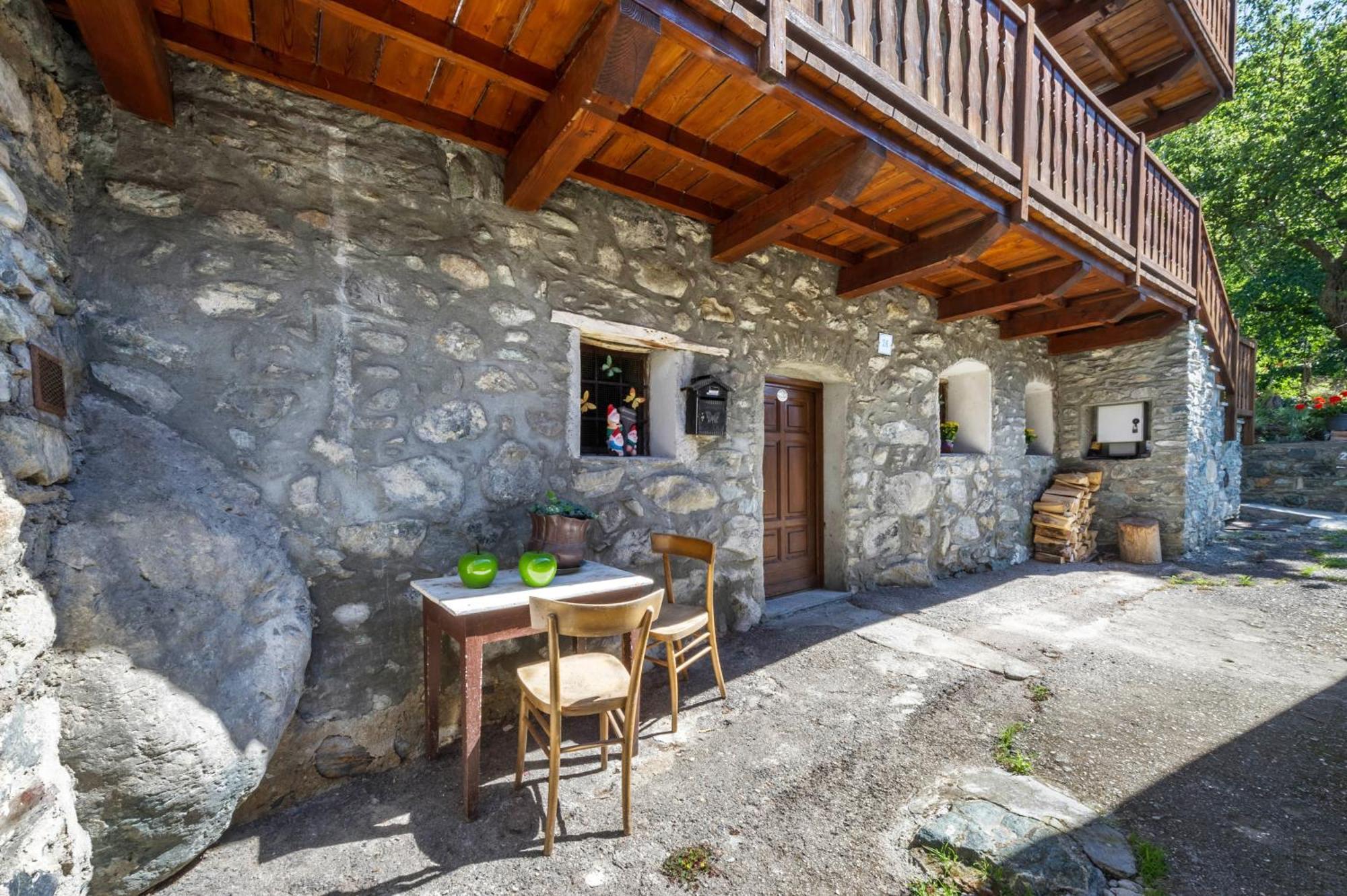 Appartement Il Nido Di Letizia à Châtillon Extérieur photo